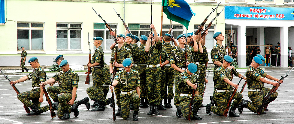 Военное училище имени маргелова. Рязанское воздушно-десантное командное училище. Десантное училище Рязань. Рязанское Гвардейское высшее воздушно-десантное. Высшее воздушно десантное училище Рязань.